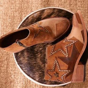 Beautiful and Uniques booties !